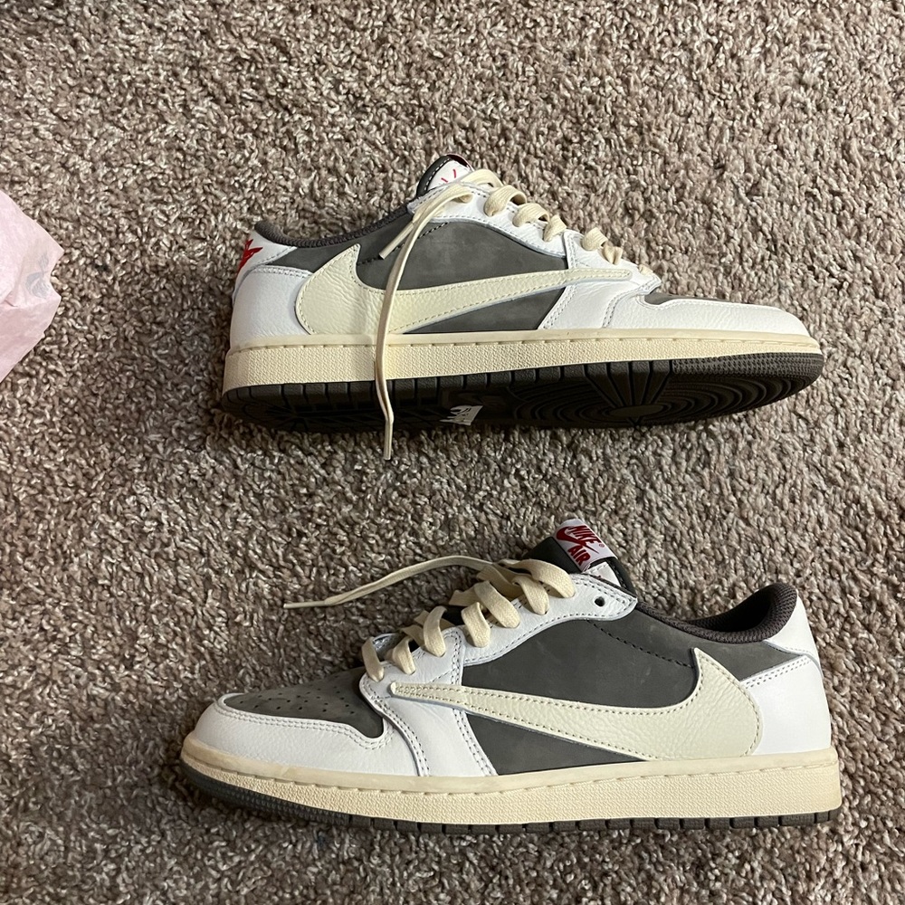 Reverse Mocha Travis Scott Jordan 1 low